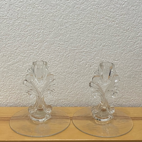 Pair of Vintage New Martinsville Janice Hughe’s Cornflower Cut Candle Holders - Picture 2 of 10